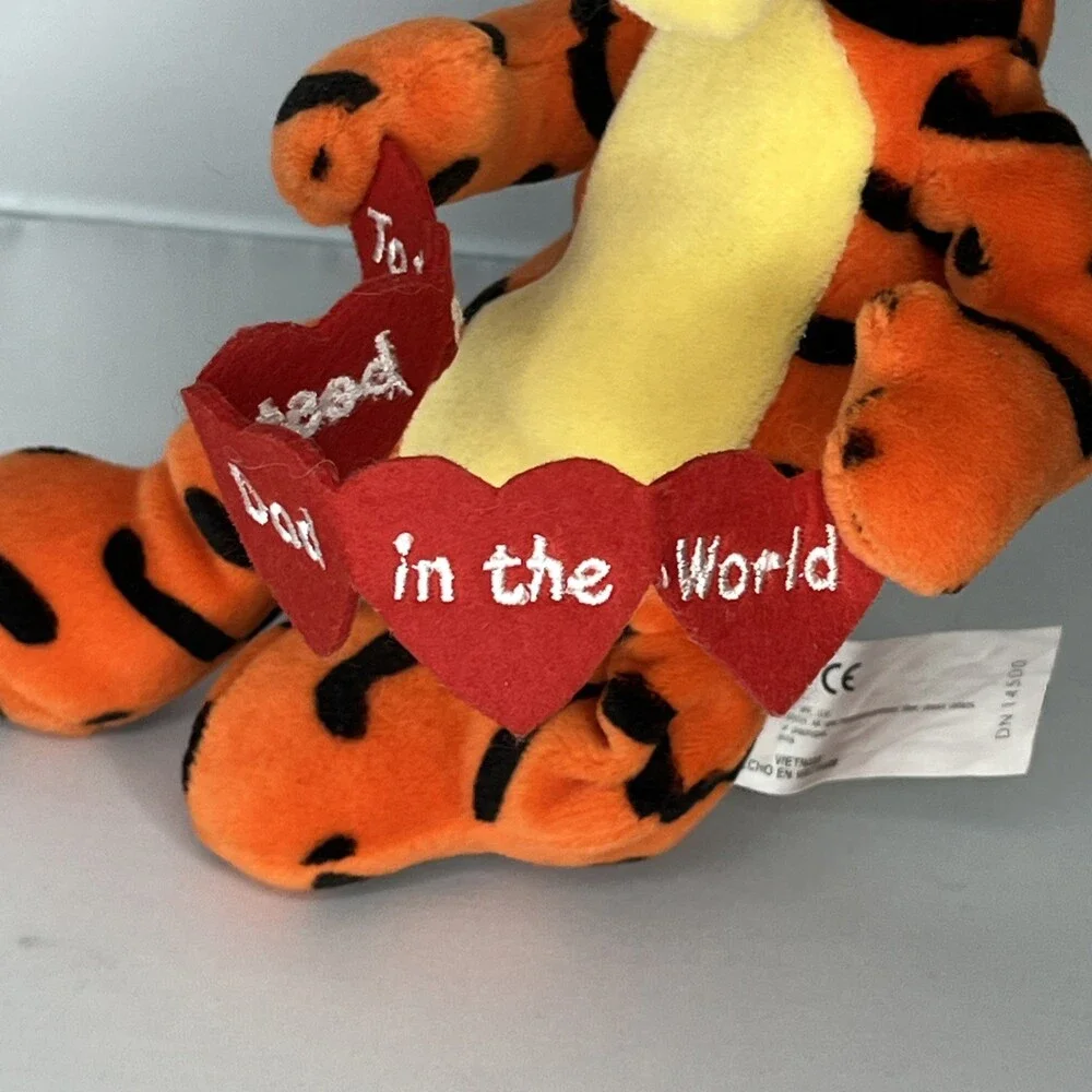 Disney Father’s Day Tigger 9” NWT